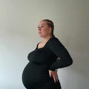 Modelboetseren met een zwanger model